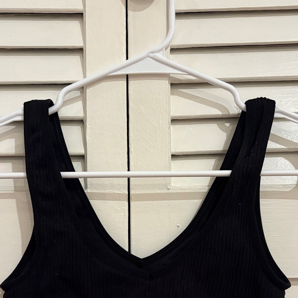 Black Ribbed V-Neck Aerie Crop Top/ Bean - Picture 6 of 6
